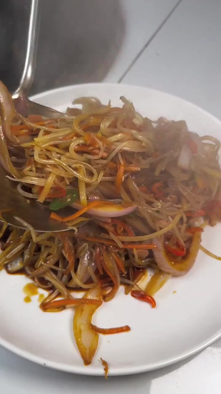 教你在家也能做出外焦里嫩的芝麻烧饼 夹上小菜太香啦