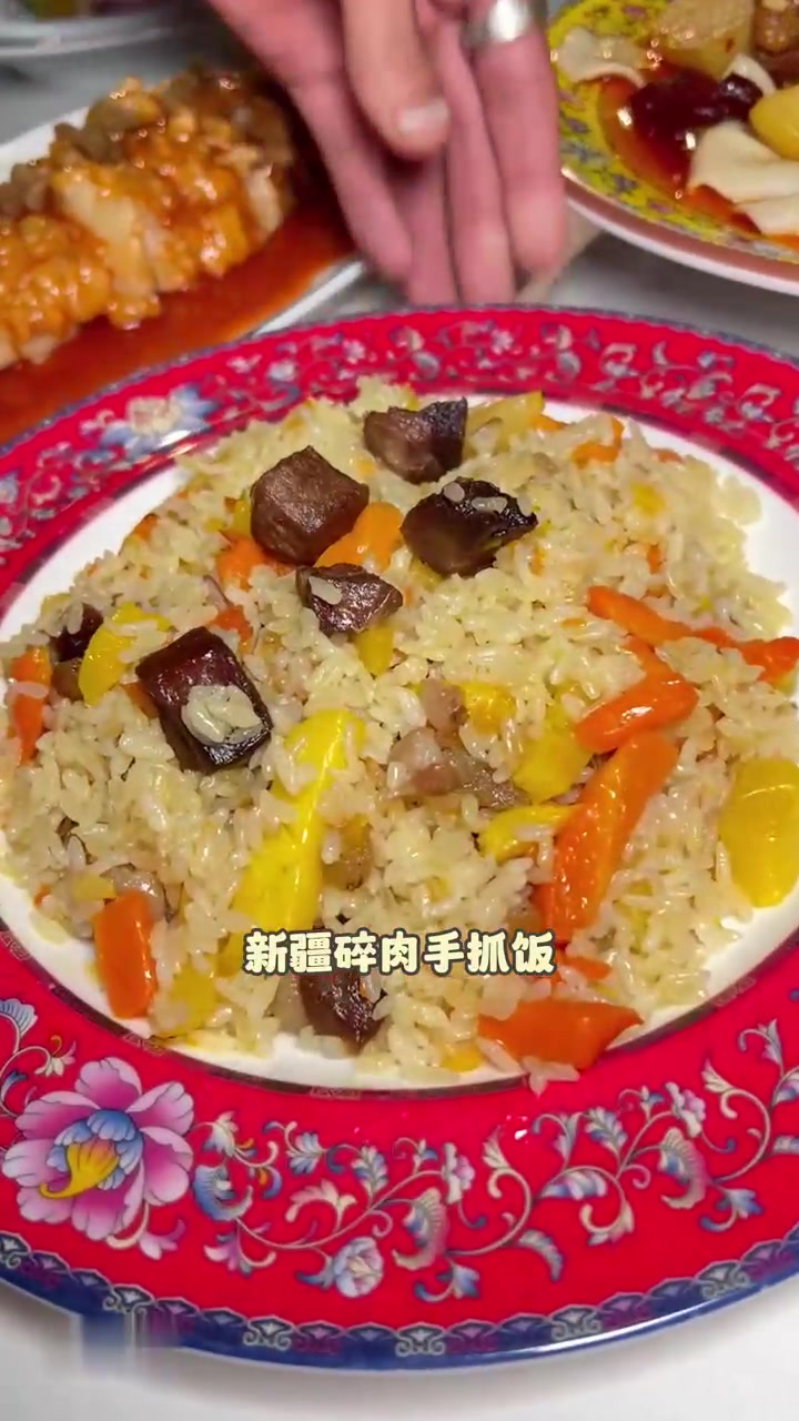 面包烤羊腿，大盘鸡，馕炒肉