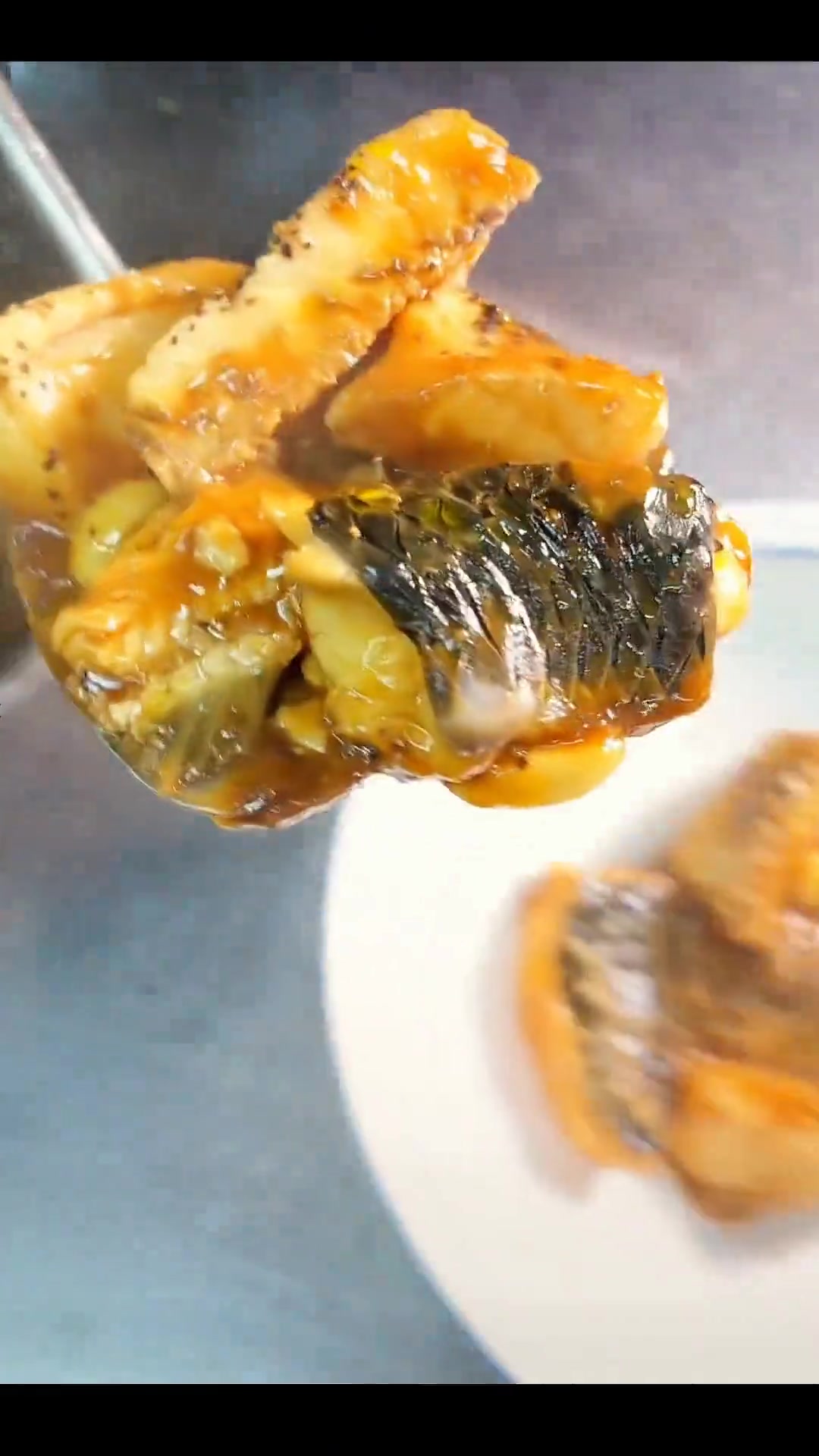 原大厨带来湖北家常菜红烧鱼块和萝卜丝河虾