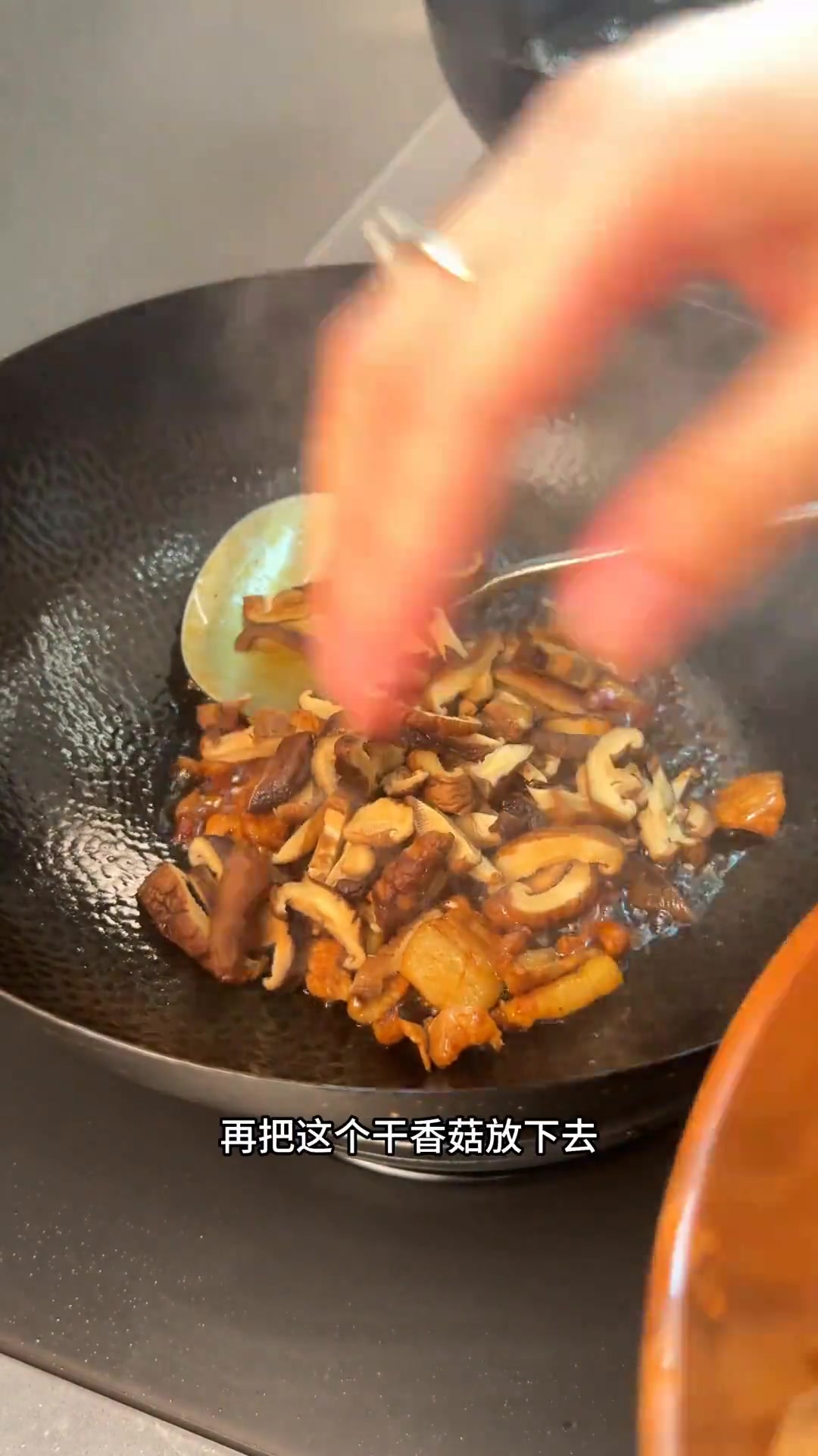 天气冷了就爱这热呼呼、糯叽叽的汤年糕