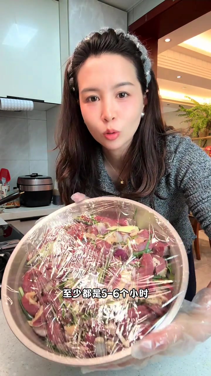 今天又做了了孩子们喜欢的牛肉干，一口下去肉感十足，不塞牙，越嚼越香，真的太好吃了