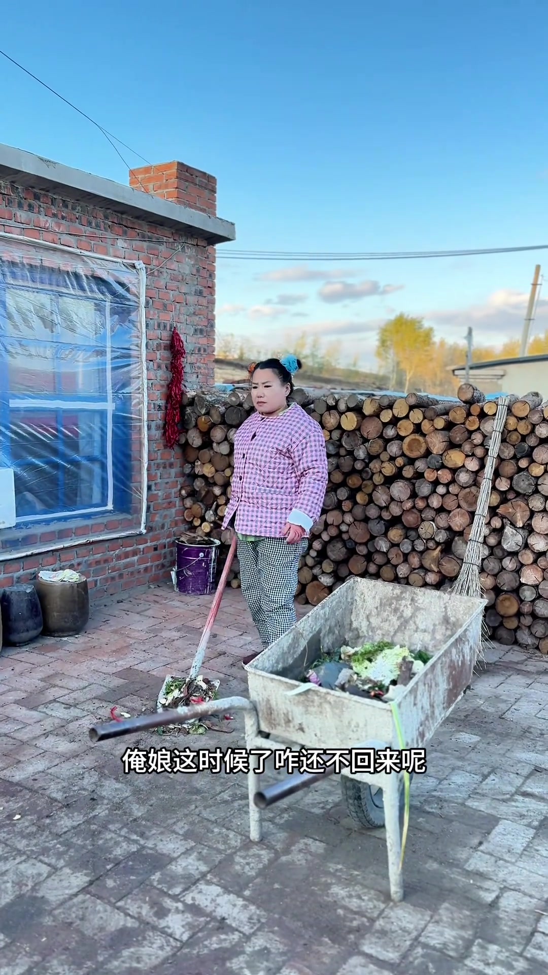 妈妈咸菜坛里的咸香，是童年味道和心底牵挂