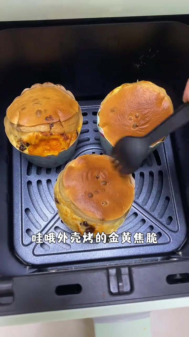 脆皮爆浆芝士红薯年糕，每年冬天都会做的懒人小甜品，热乎乎软软糯糯，一口爆浆！冬天吃上一口真