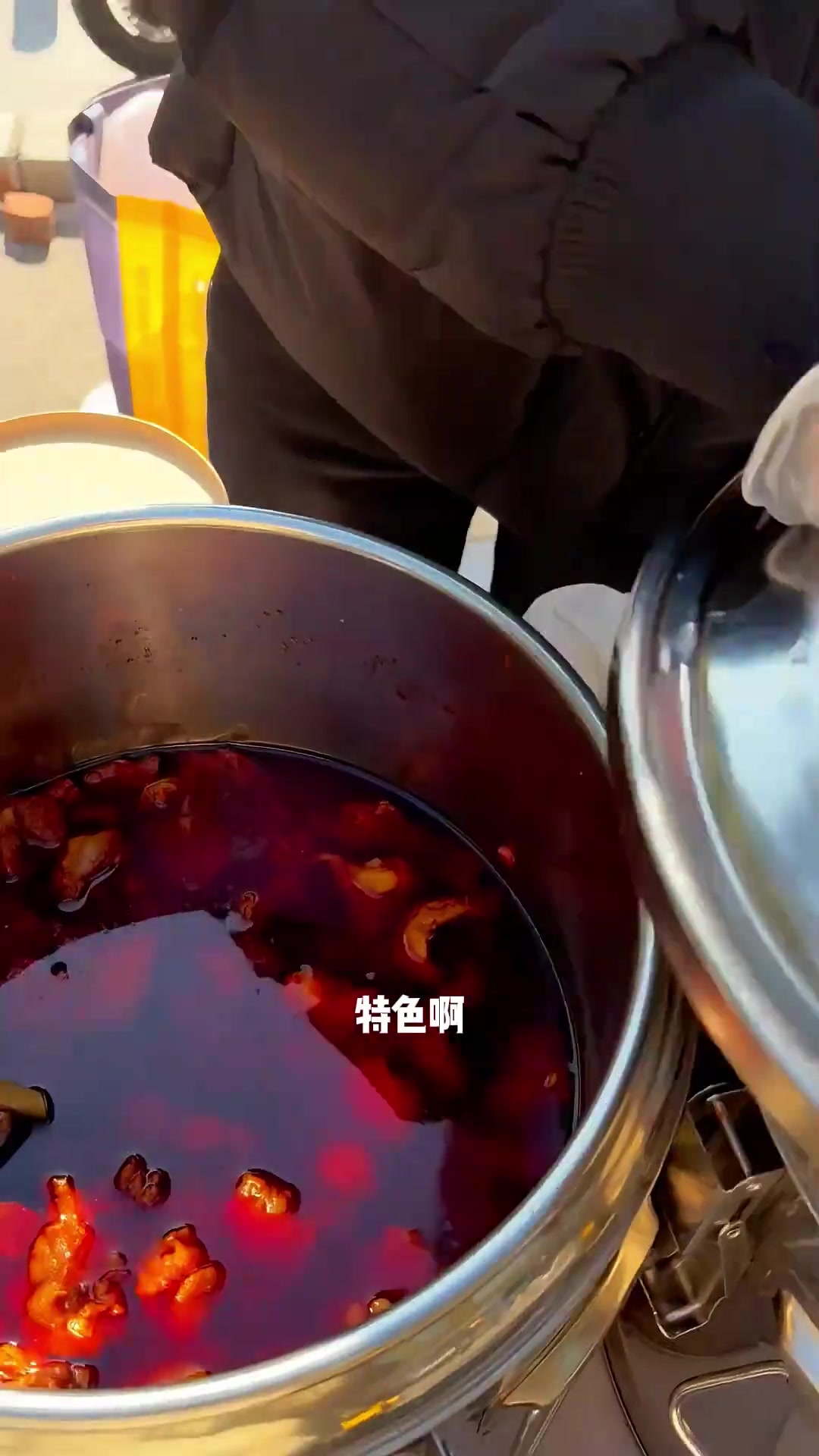 沈阳街边20元一份牛肉盖浇饭,香到上头!