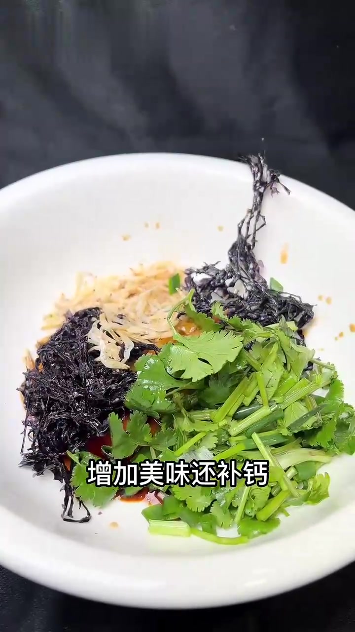 这样做出来的酸汤面叶味道鲜美，开胃