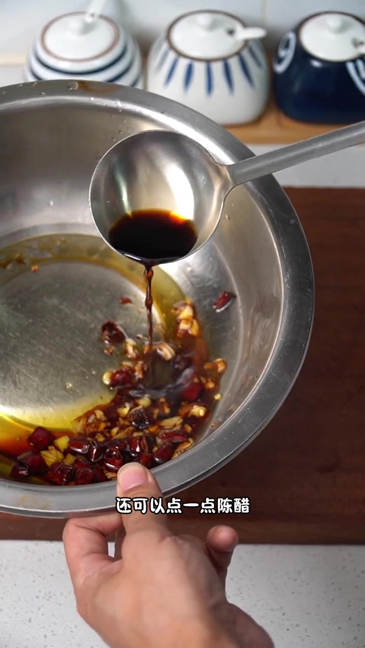 厨房小白也能轻松做好凉拌苦苣，清凉爽口，夏日必备家常菜