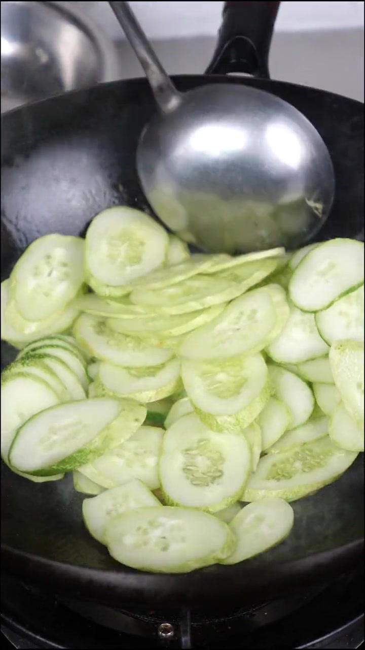 炝炒土黄瓜，一道家常美味