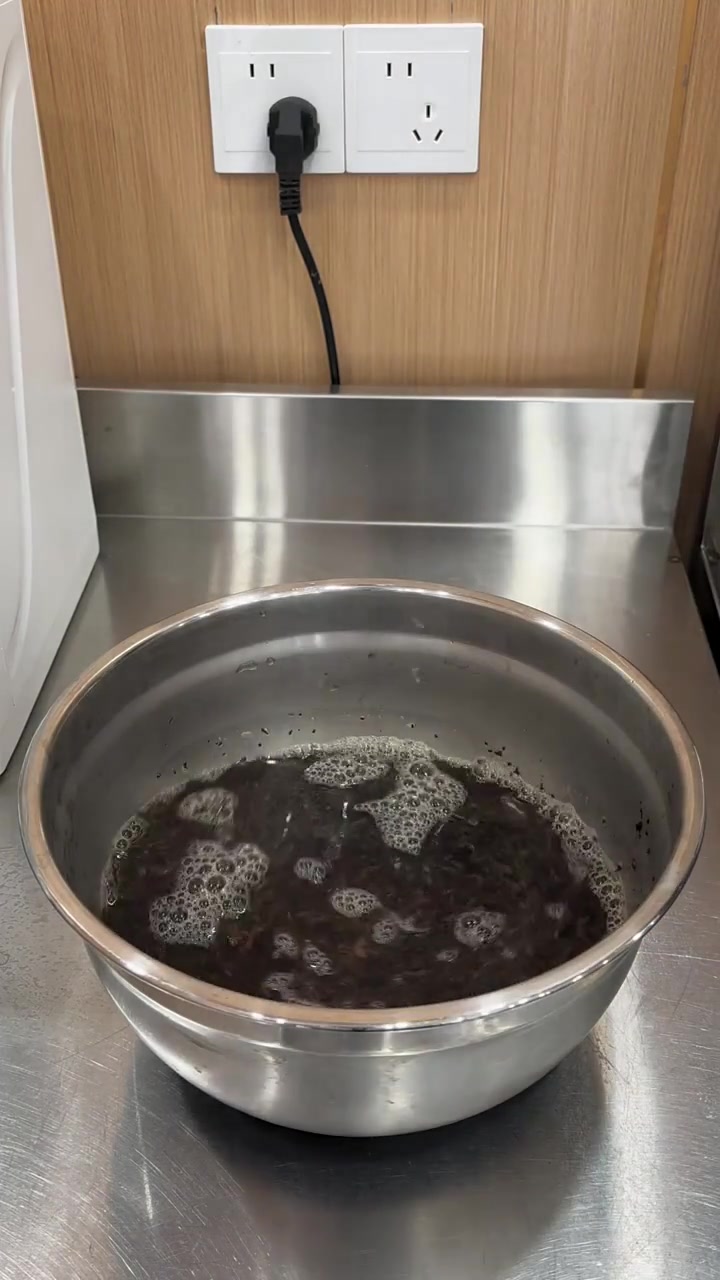 做暴打柠檬红茶用的茶汤泡法，2个步骤轻松搞定