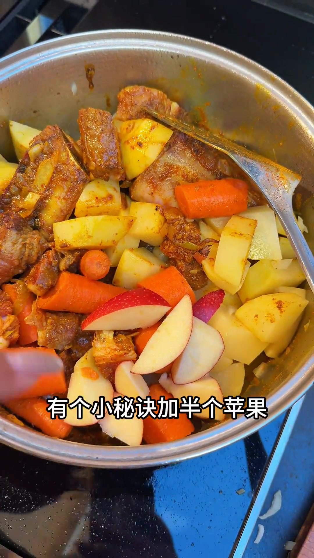 自己炒咖喱粉煮出来的咖喱，味道超棒！