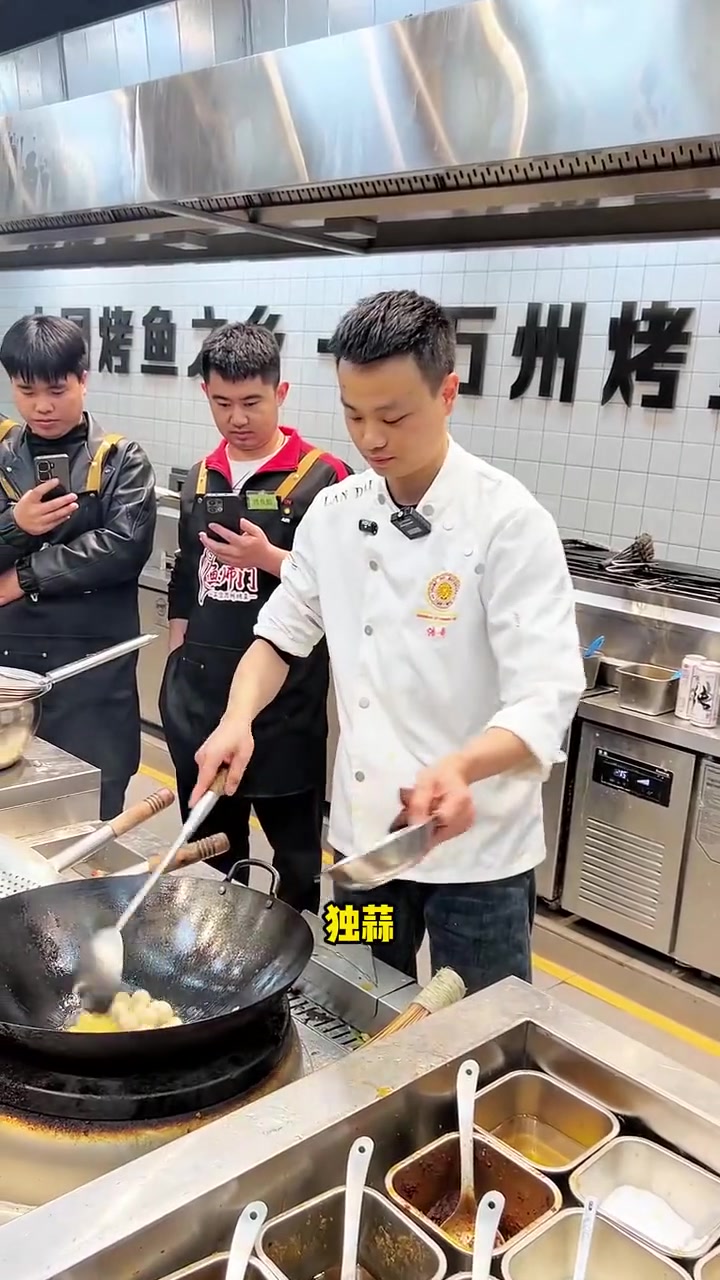 营业额高达100多万的虾皇同款油焖龙虾，看过来！