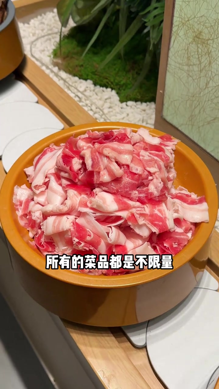 谁懂！上百种菜品的旋转小火锅