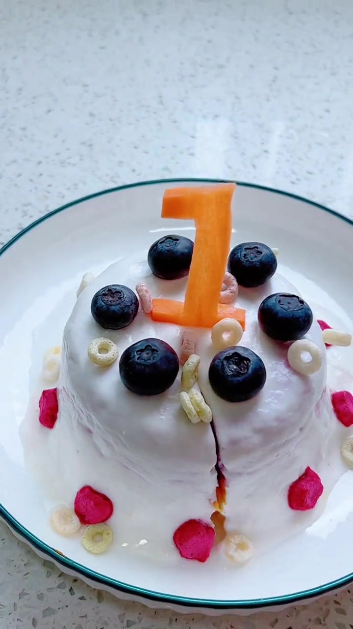 亲手给小易宸做的生日蛋糕，不用烤箱，不用打发