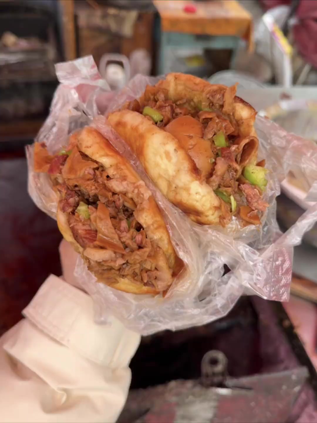 河北小县城三块一个肉夹馍，二十六年不涨价超好吃