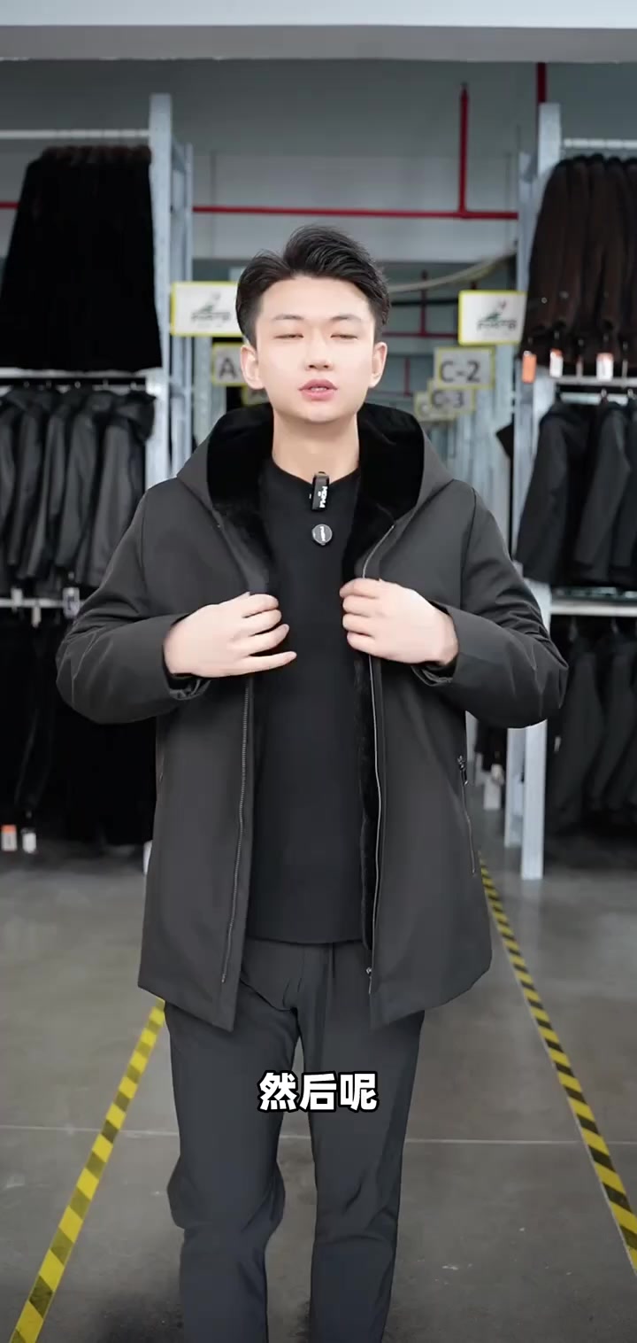 选派克服颜色有讲究!黑稳重紫金显贵,本色毛光泽度更佳?