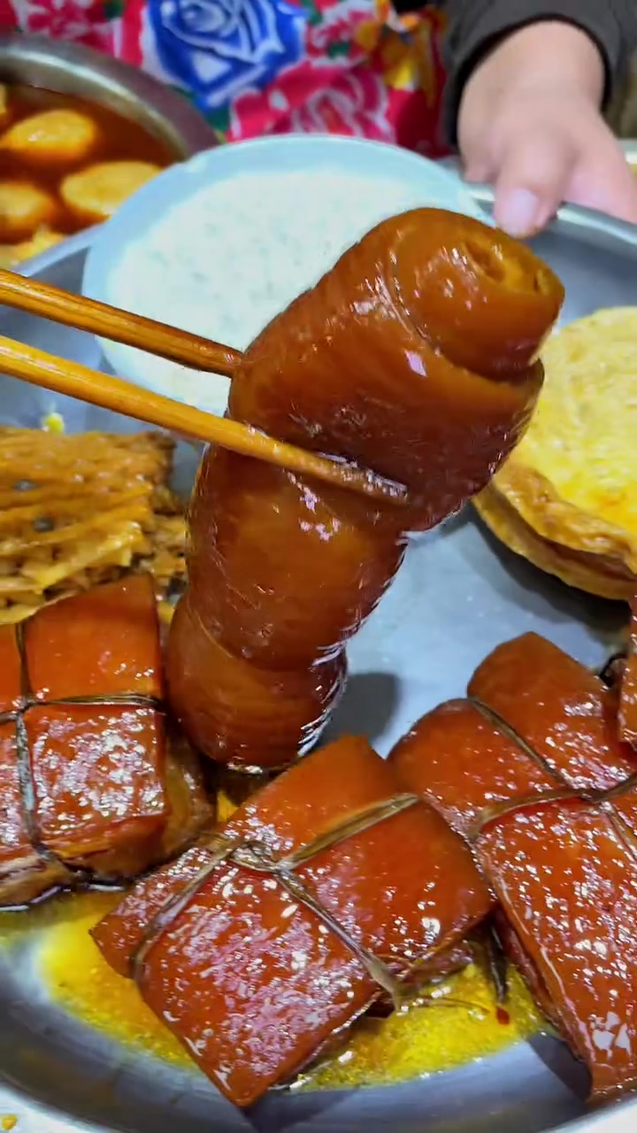 这一盘子不大够吃