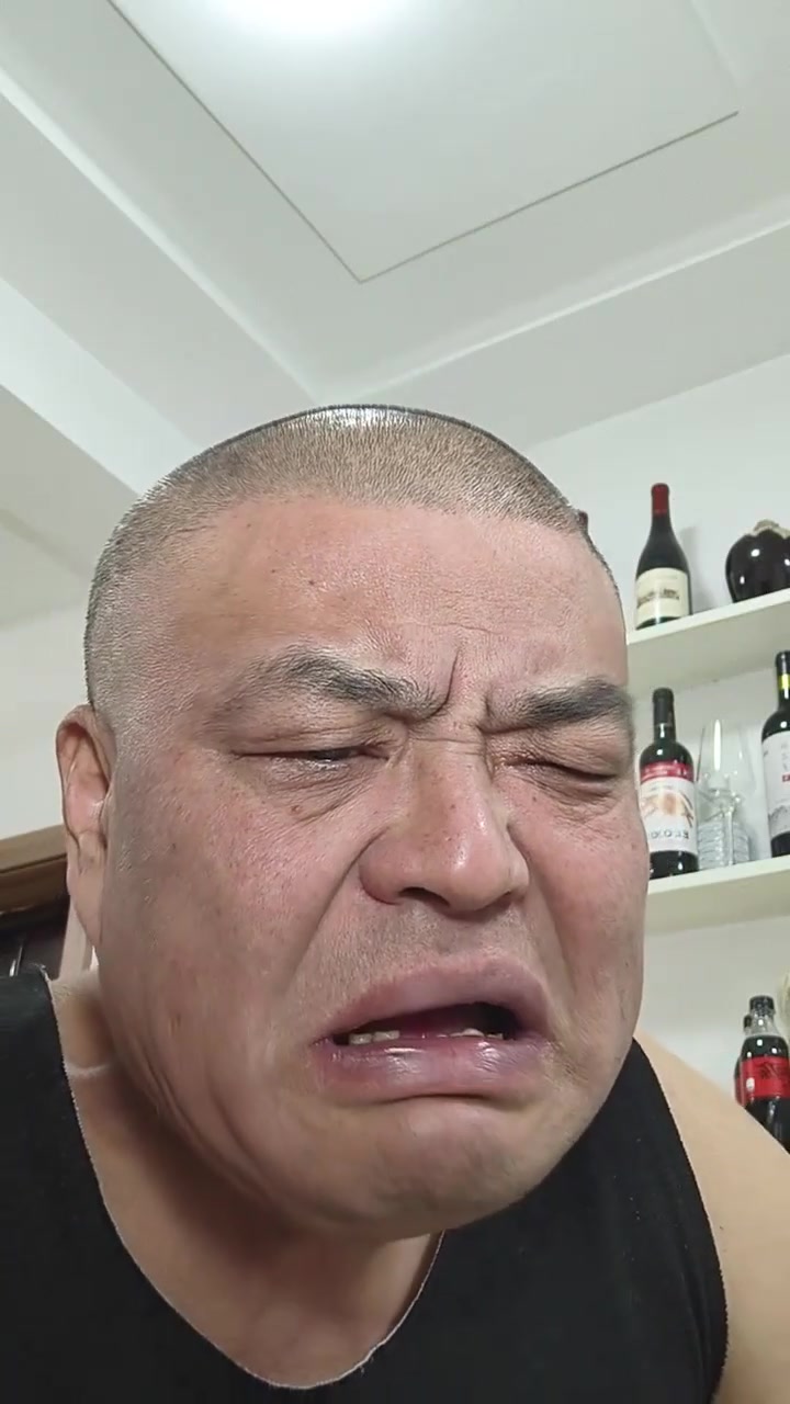 老百姓已经是一地鸡毛了！咋滴啊！还非得鸡毛不剩啊！