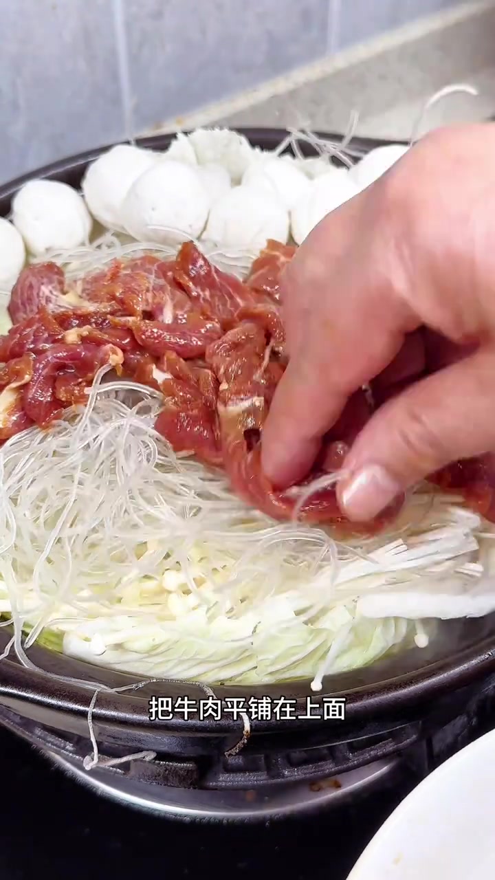 今天做一道牛肉白菜煲，鲜美好吃