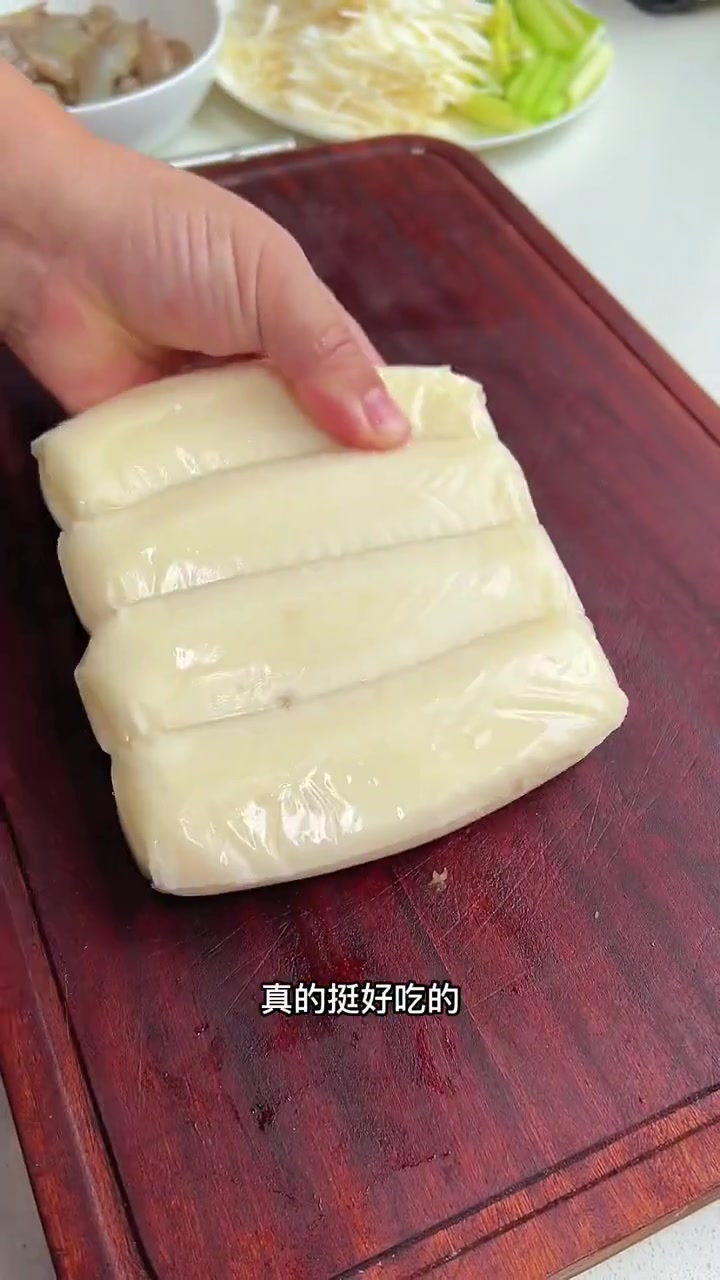 天气热不想吃饭，做一个简单的海鲜汤年糕