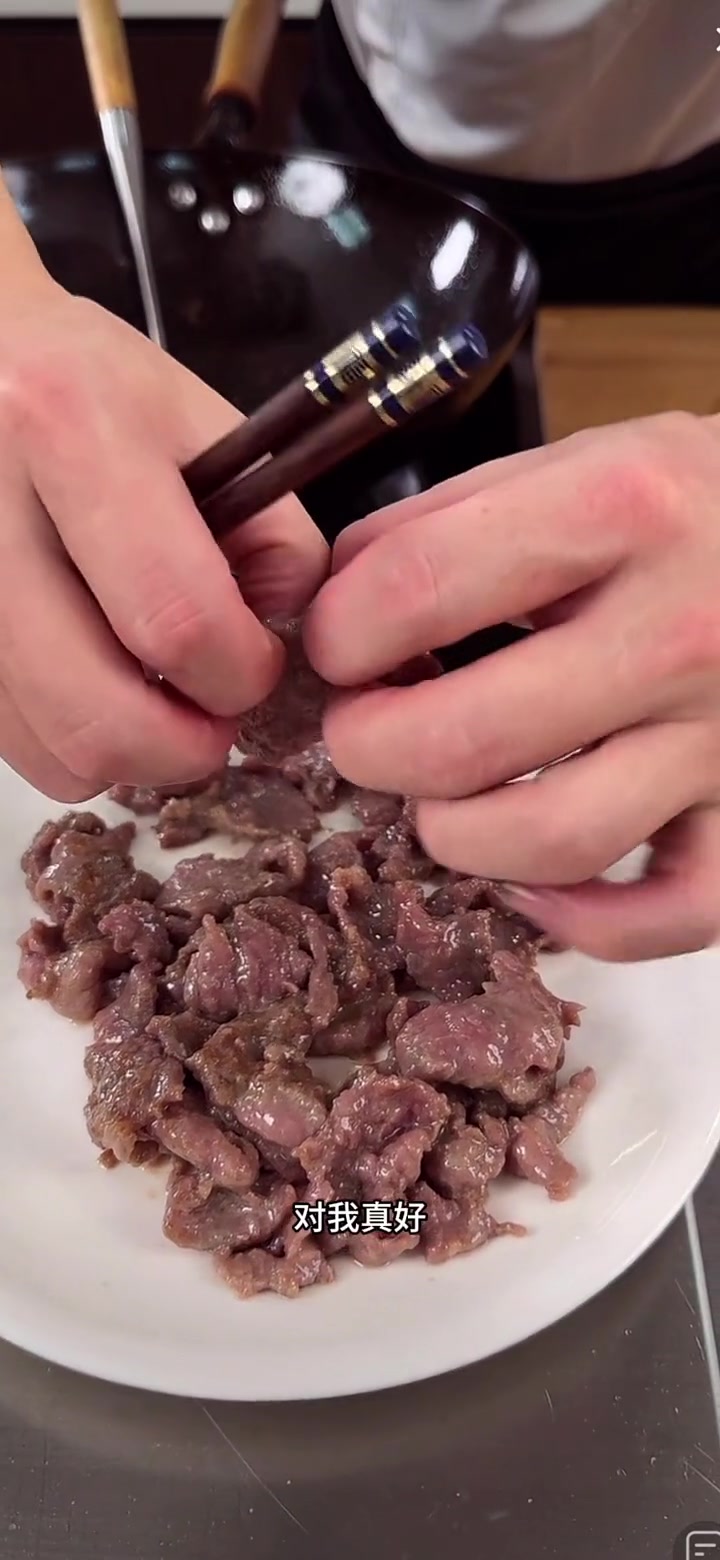 平时不知道吃什么，你就像这样做个小炒牛肉，简单方便非常好吃