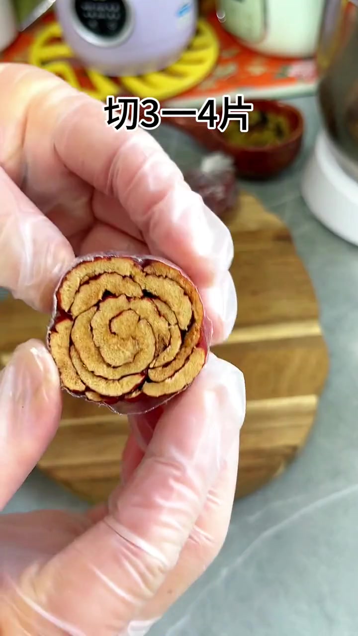 香甜软糯，八宝饭寓意着生活团团圆圆，甜甜蜜蜜