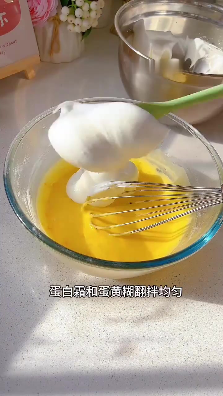 香橙古早蛋糕｜小清新新年愿你心想事“橙”，橙香清新怡人，做法简单，快来试试吧！