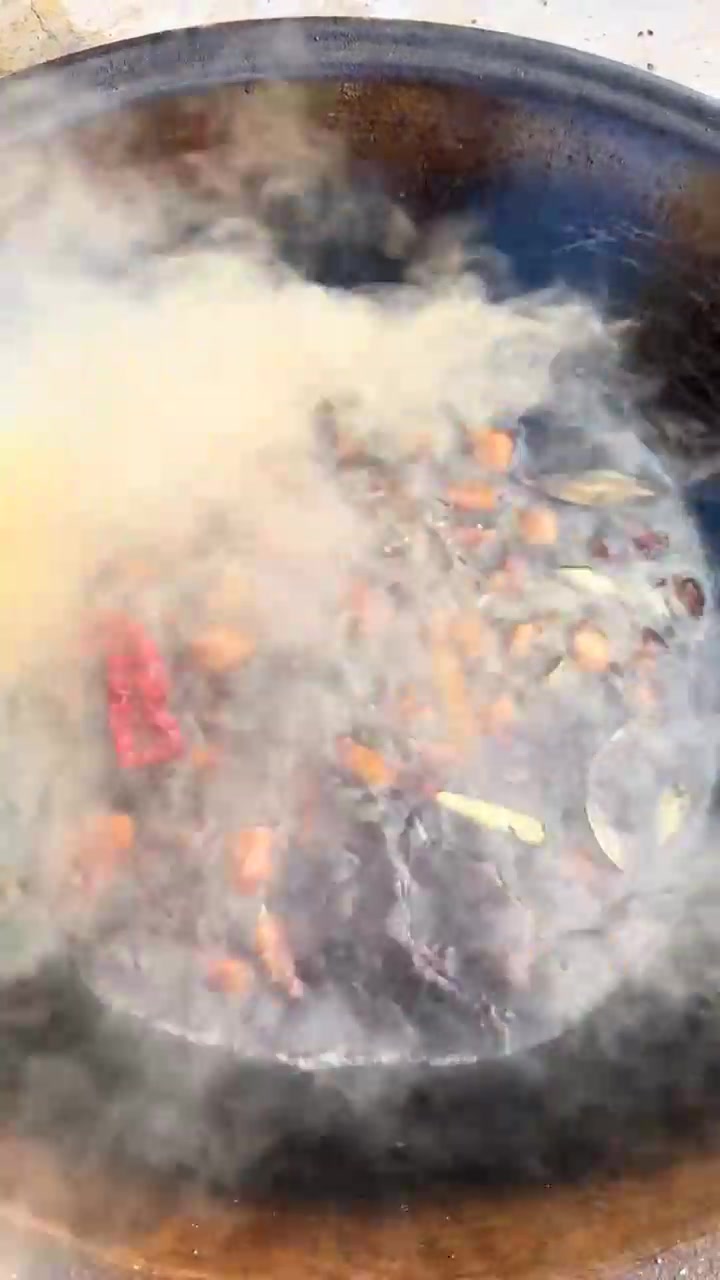 东北四大炖猪肉炖粉条，捡苞米累了改善一下伙食