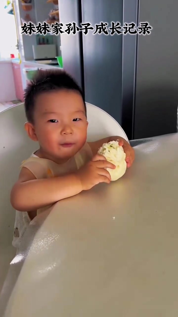 吃包子的样子真可爱
