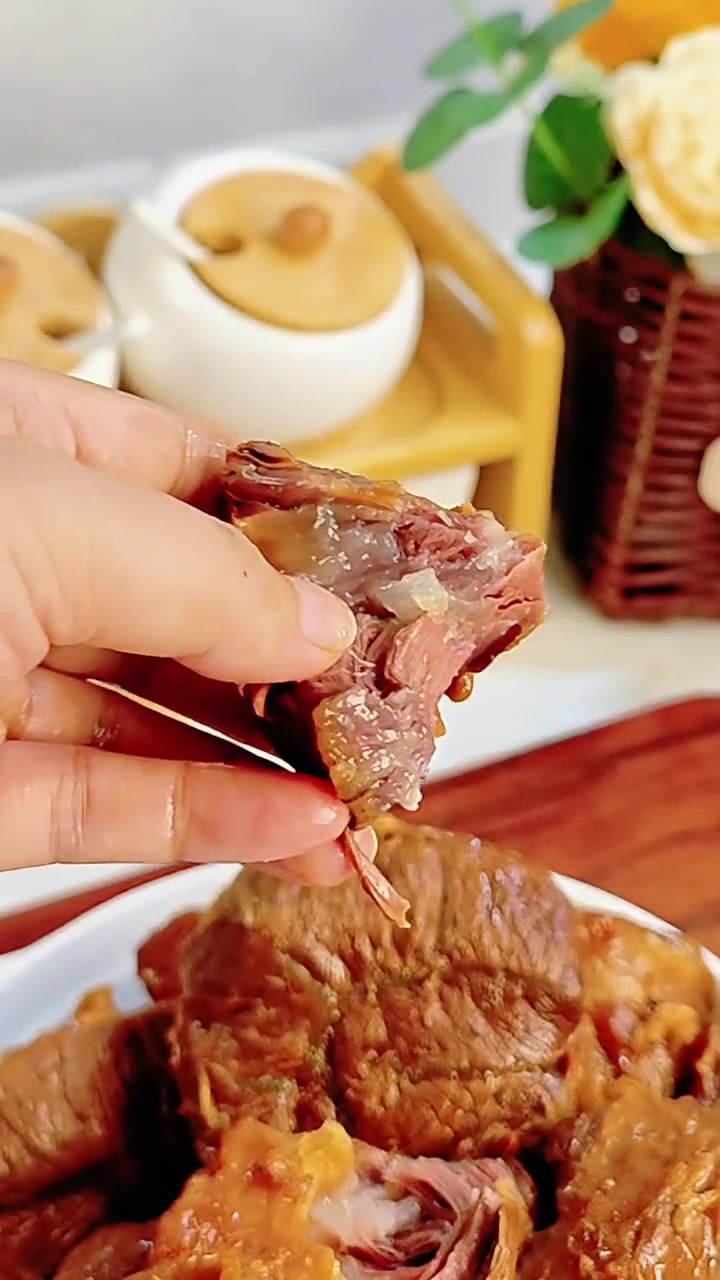 自己在家卤牛肉，我隔三差五就会卤一锅牛肉