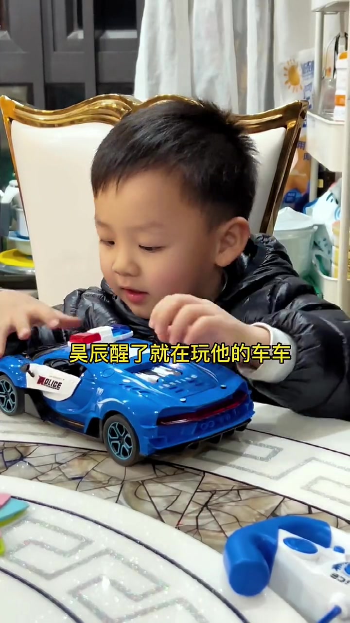 睡午觉自己醒来不哭也不闹，今天给他做了美味的黑椒牛柳披萨