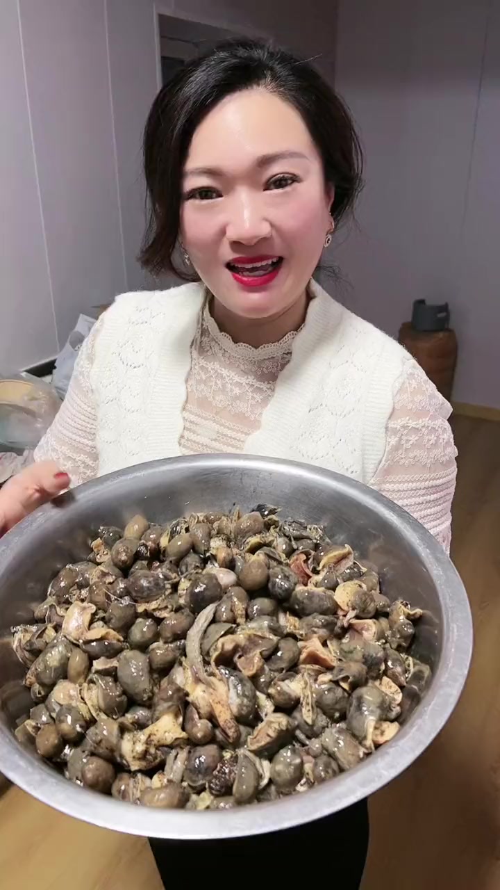 做一份美味的麻辣鲍鱼螺就这么简单～就是清洗比较麻烦～