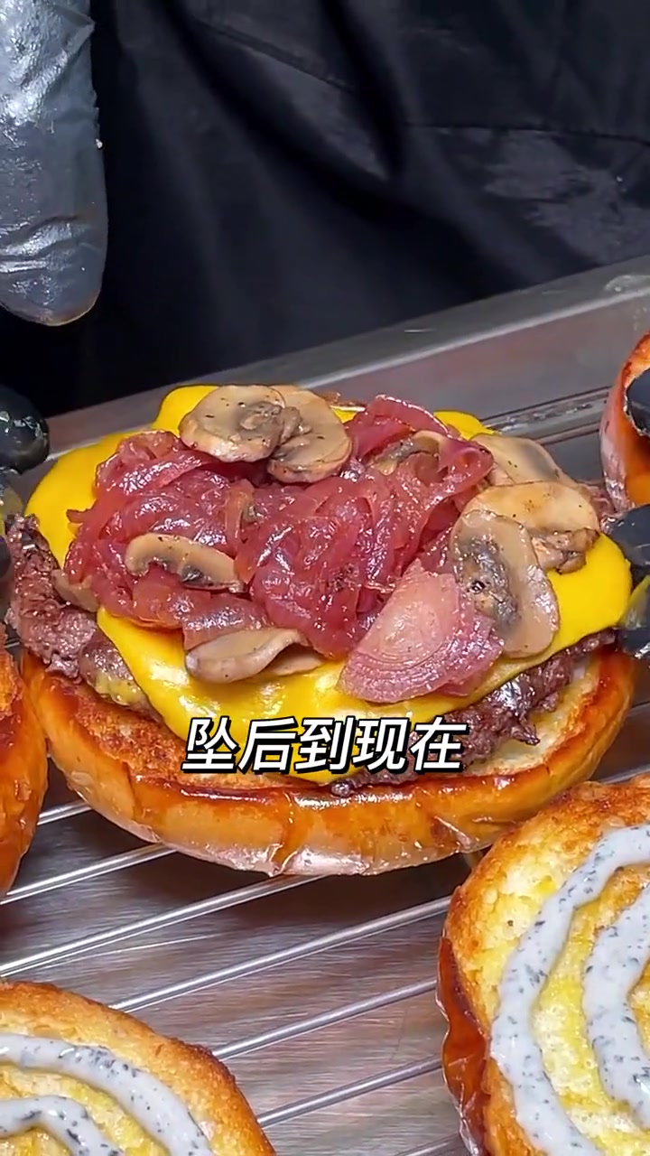 「美式纯手工·街头汉堡小推车」开店啦！一口爆汁，来迟d就排队！