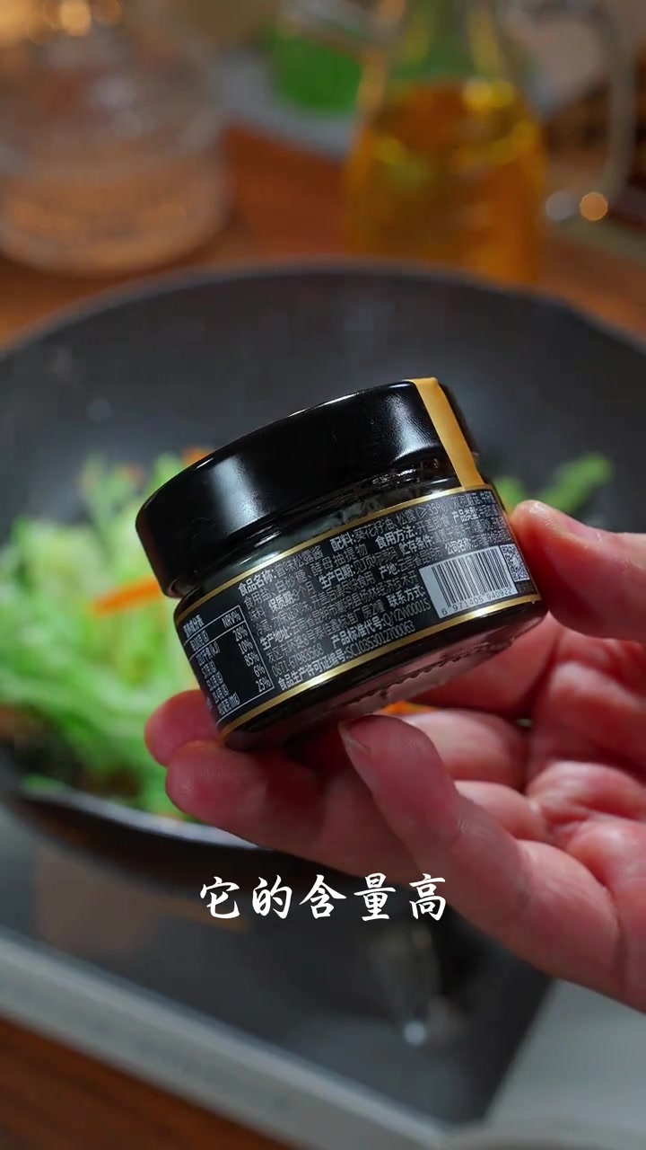 孩子不爱吃你做的饭，那你就试试这道黑松露青菜饭，香味浓郁鲜美