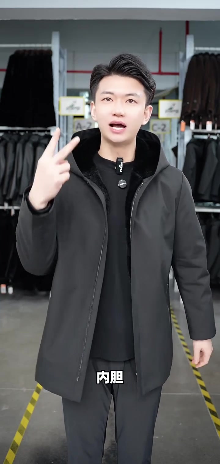 派克服选色指南!黑色显瘦耐脏,紫金质感选哪个?