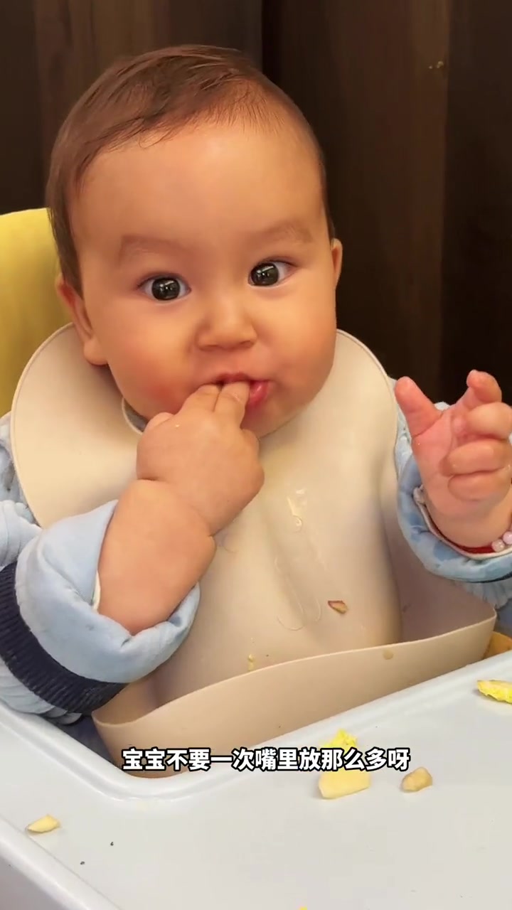 他吃东西100种表情每天，真的比卡通片还精彩哈哈哈哈