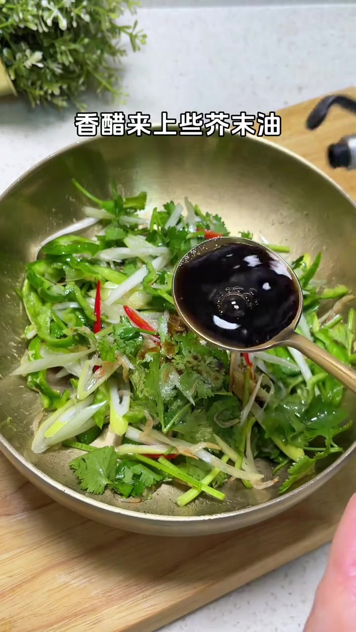 下酒菜中的“扛把子”，凉拌菜的天花板嘎嘎生猛的“东北老虎菜”