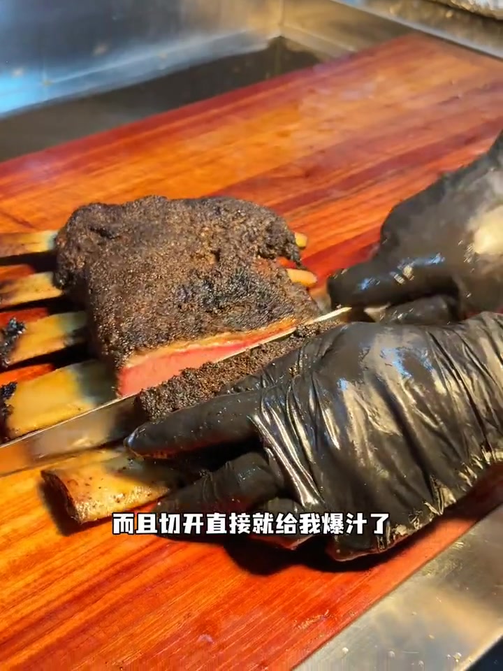 美式烤肉真的太好吃了,一口下去直接爆汁!