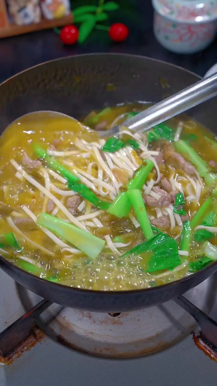 酸菜肉丝面分享做法