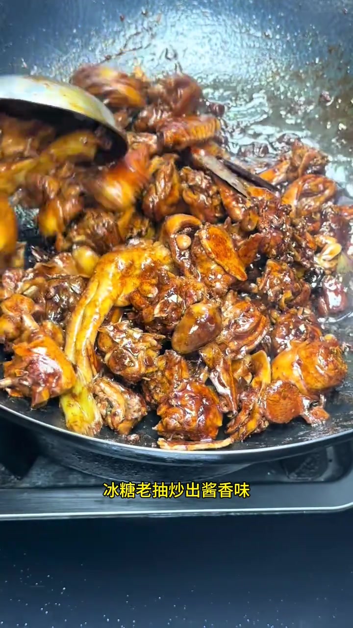 铁锅炖大鹅，酱香浓郁、口感劲道的经典菜肴