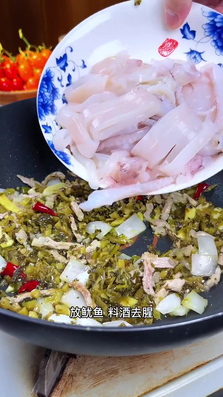 雪菜烧鱿鱼，分享一下日常哈哈