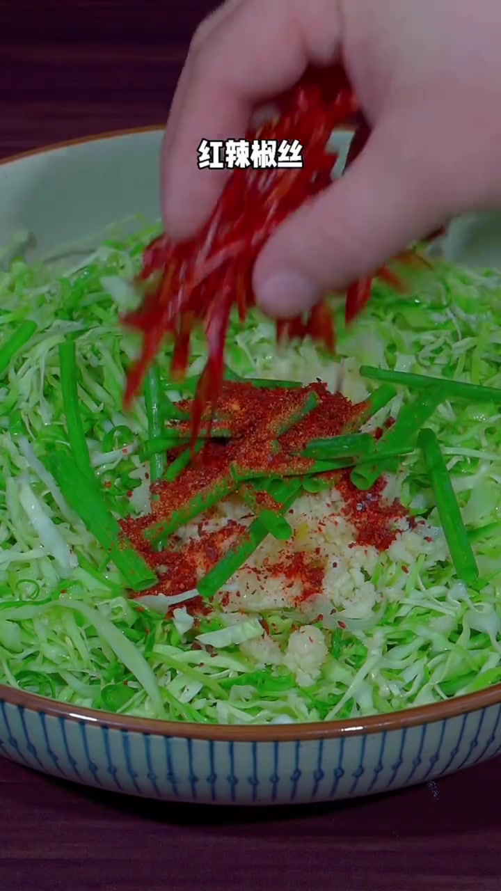 凉拌包菜丝包菜这样做，酸辣脆爽，越吃越想吃！