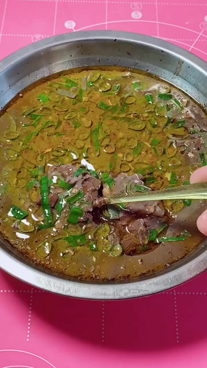 猪血这样蒸又嫩又滑鲜香味美！