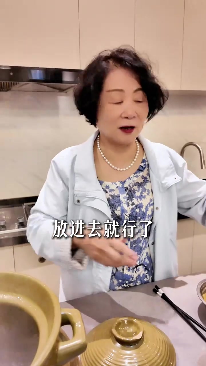 今天煲一个西洋菜陈肾猪骨汤，现在天气转凉，喝这个汤正合适，大家记得煲来试试啦！