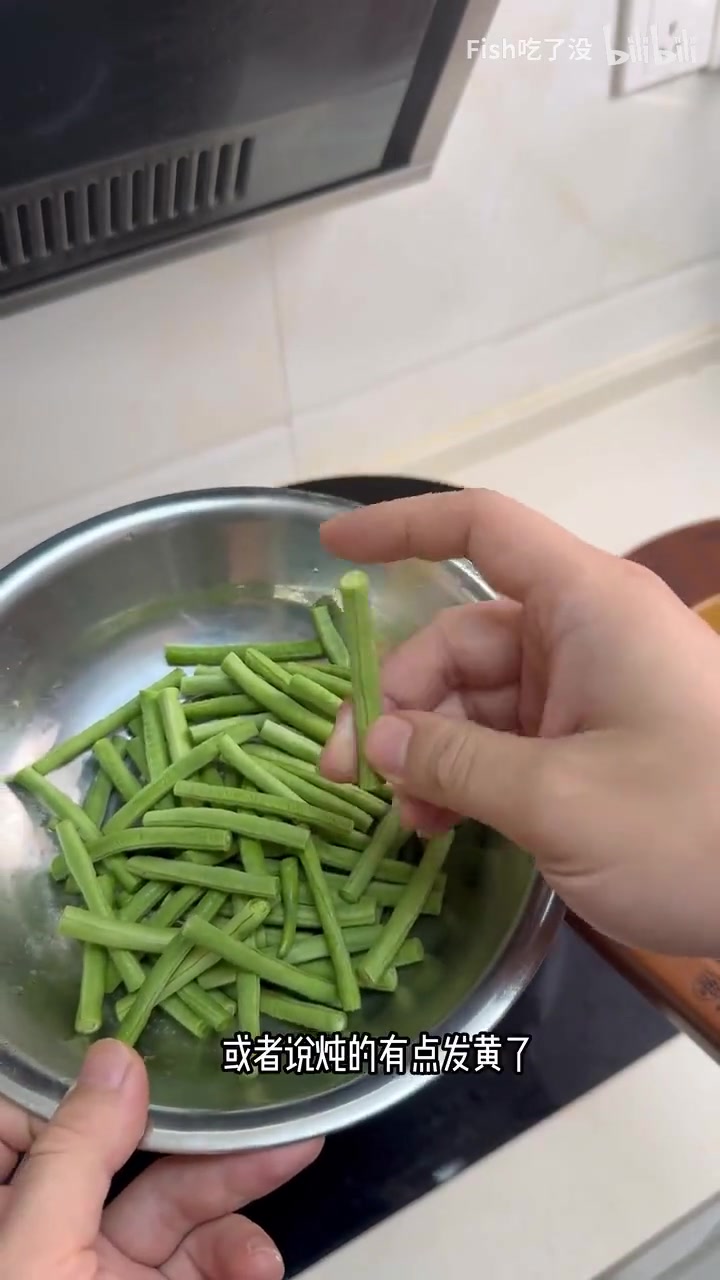 排骨炖豆角做法简单成功率高，可惜买不到油豆角