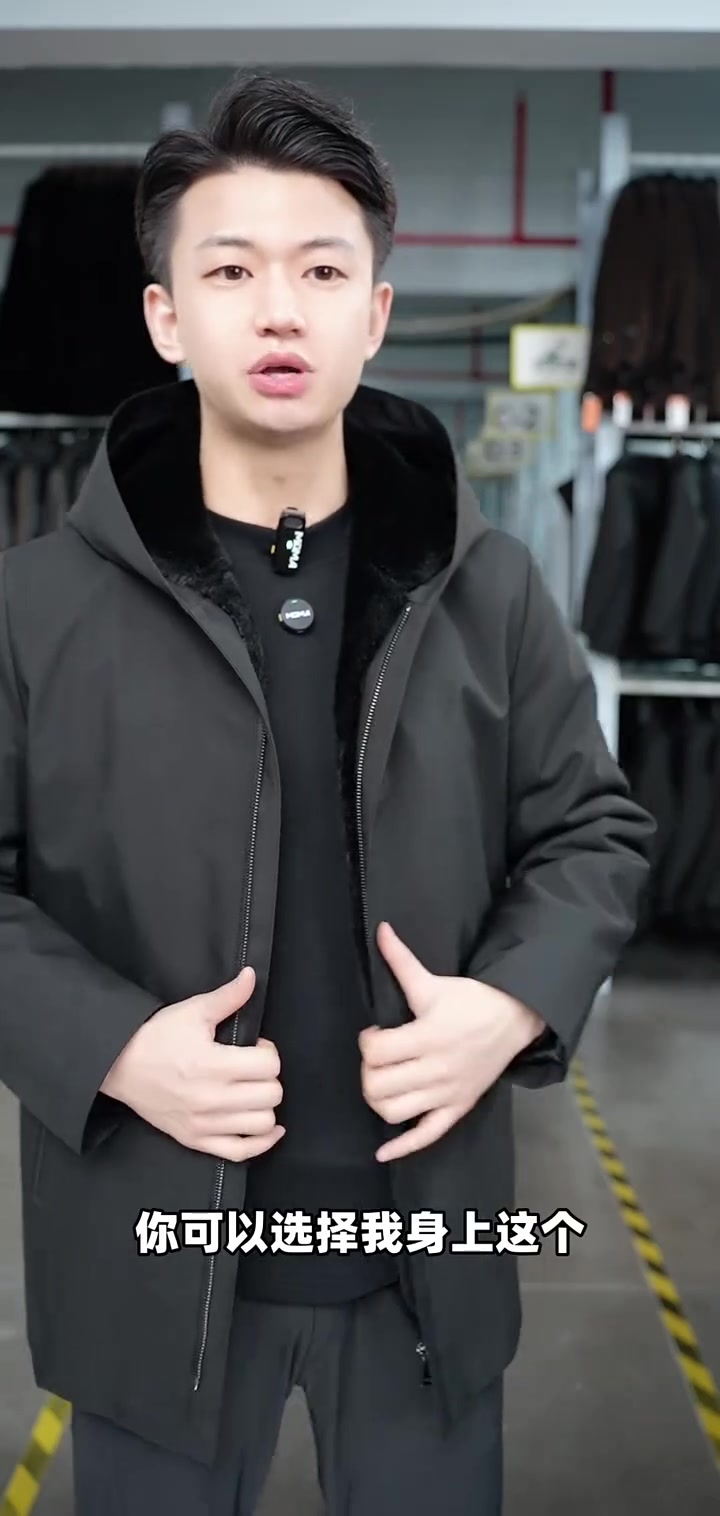 派克服选黑色还是紫金？本色貂绒光泽显瘦，这样选不踩雷！