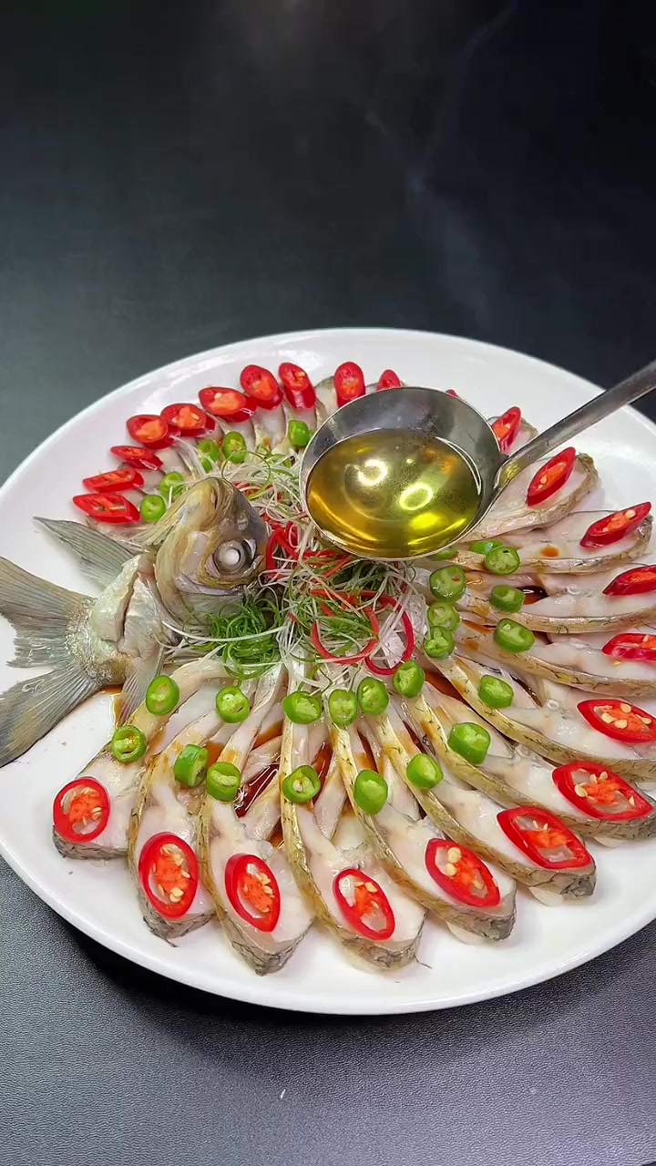 孔雀开屏清蒸鱼，寓意吉祥，好看又好吃！学会了全家人都夸你是大厨！