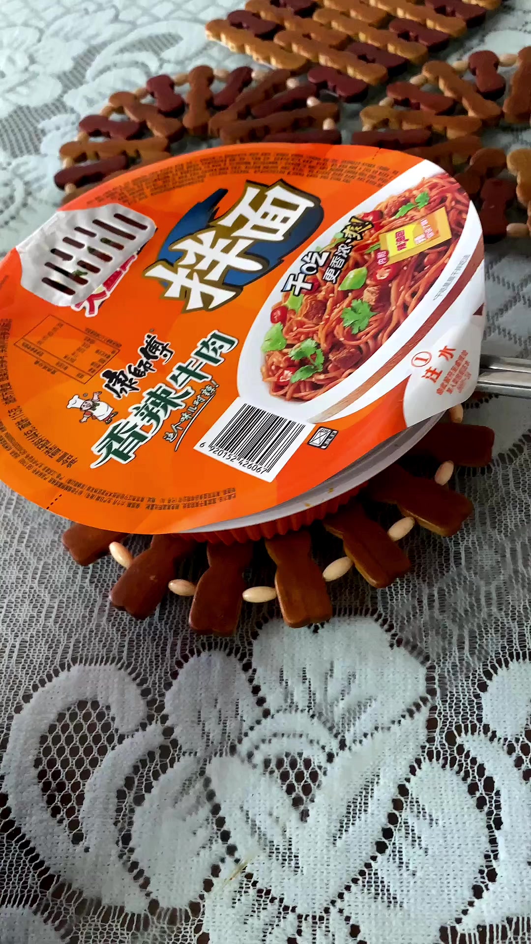 吃个康师傅麻辣拌面份量足够吃