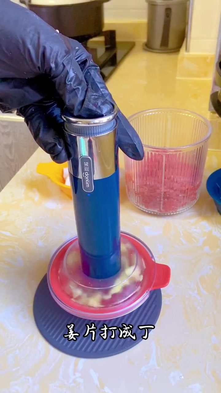 在孩子心中妈妈真是无所不能！想吃牛肉汉堡必须得安排到位