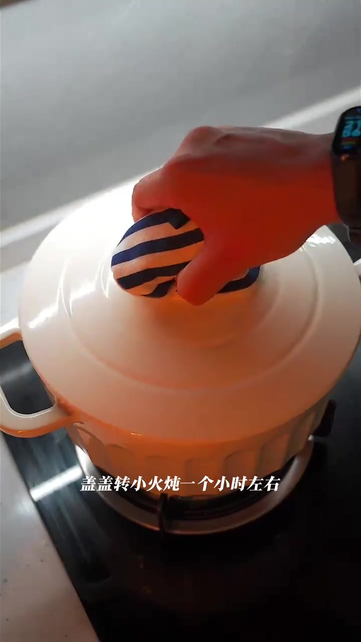 做饭日常｜做个清甜养胃的胡萝卜玉米排骨汤，简单好喝，清甜暖胃胡萝卜玉米排骨汤很适合冬日润燥
