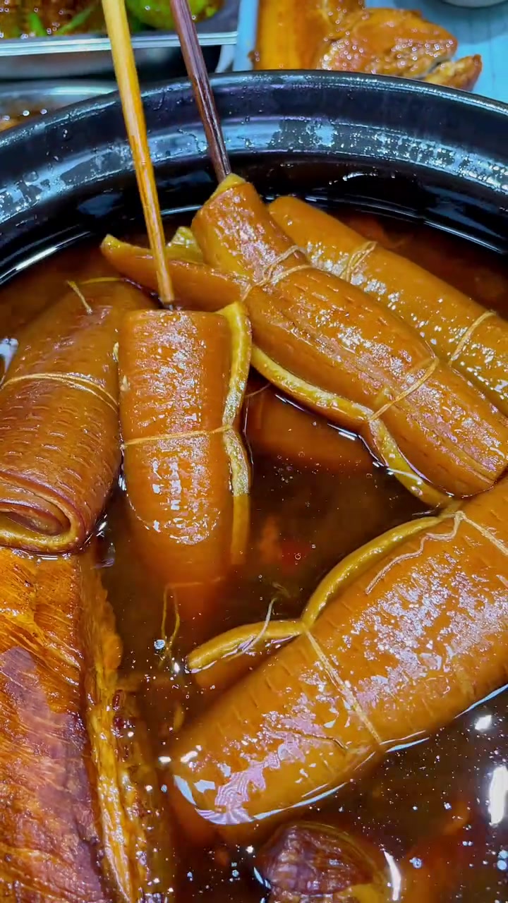 这一盘子甏肉干饭不大够吃
