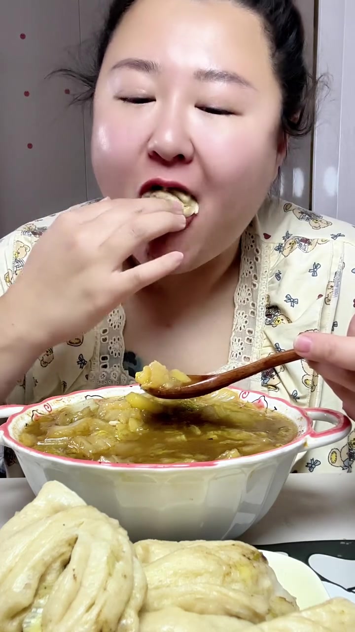 大花卷!白菜汤!